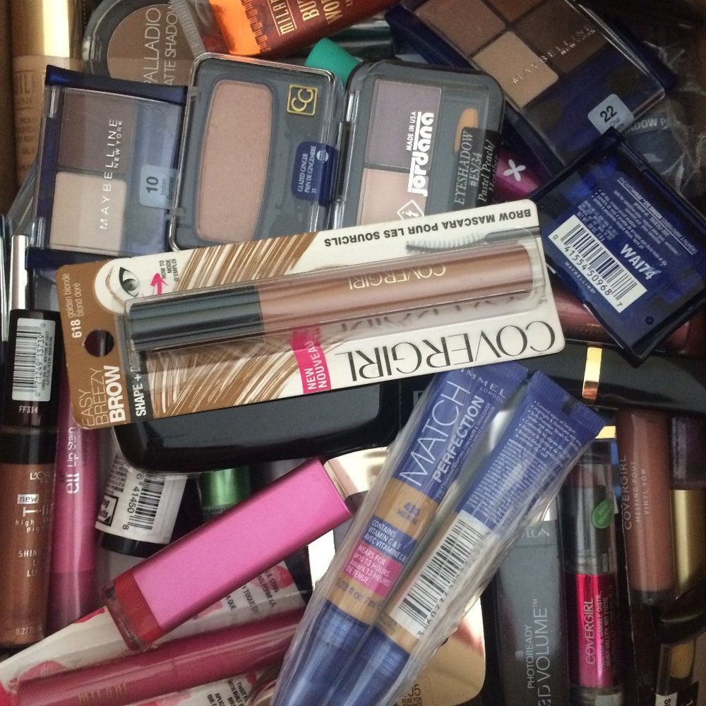 40 Piece Make up Mystery Bundle Covergirl Rimmel Maybelline LIGHT SKIN TONES